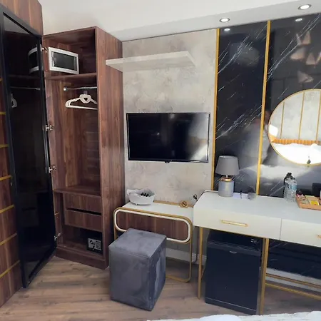 Madrigal Boutique Hotel *