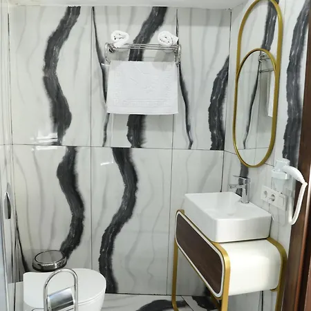 Отель Madrigal Boutique