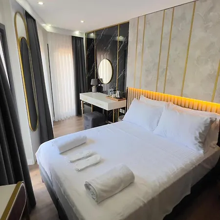 Отель Madrigal Boutique *