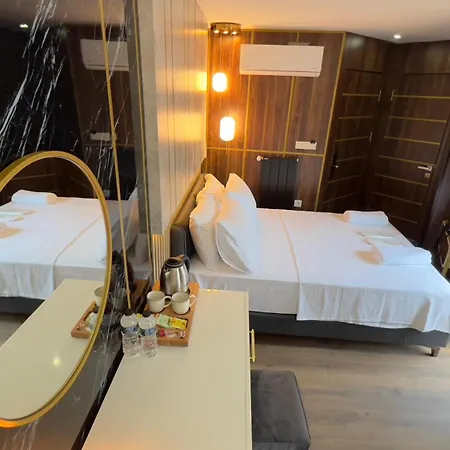 Отель Madrigal Boutique