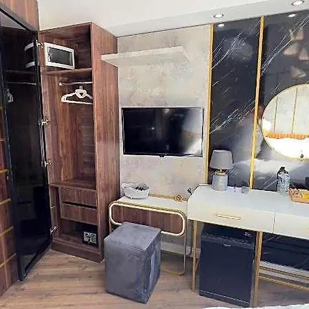 Madrigal Boutique Hotel 3*