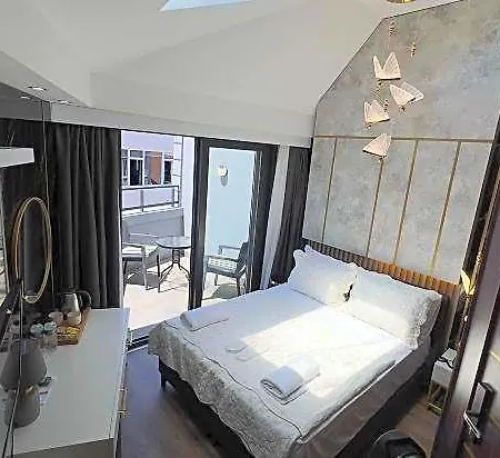 Madrigal Boutique Hotel 3*