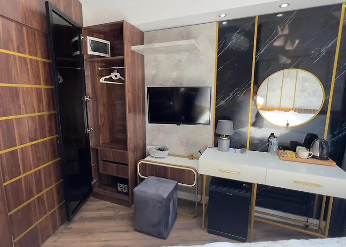 Madrigal Boutique Hotell 3*